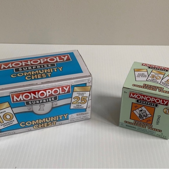 MONOPOLY SURPRISE
Exclusive Collectible Tokens & Community Chest - Picture 6 of 7